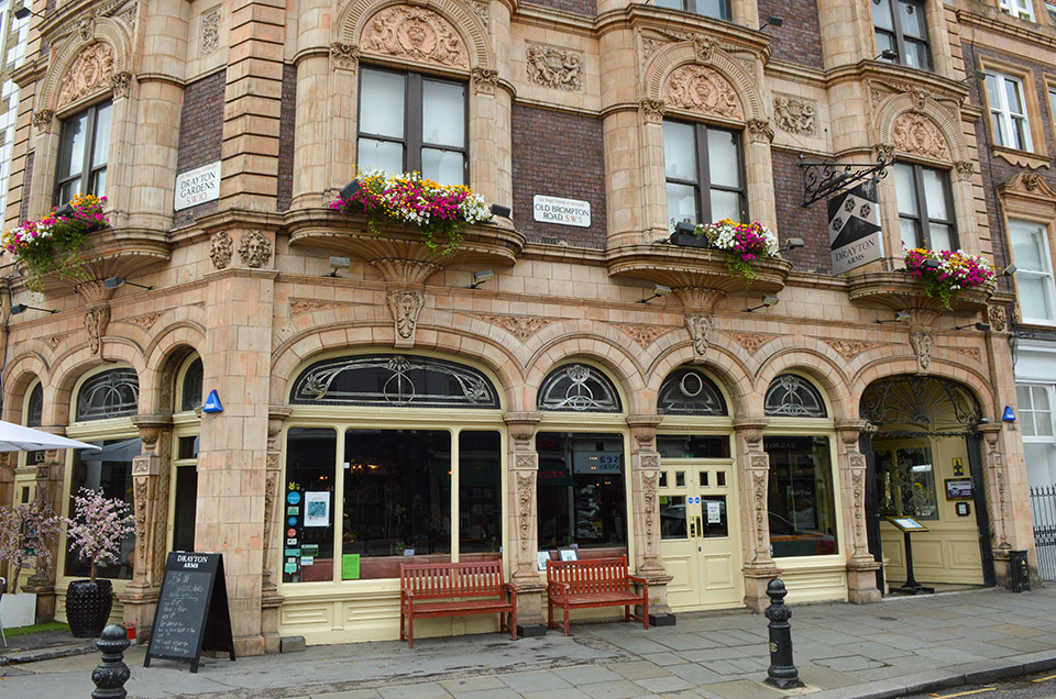 The-Drayton-Arms-img.jpg
